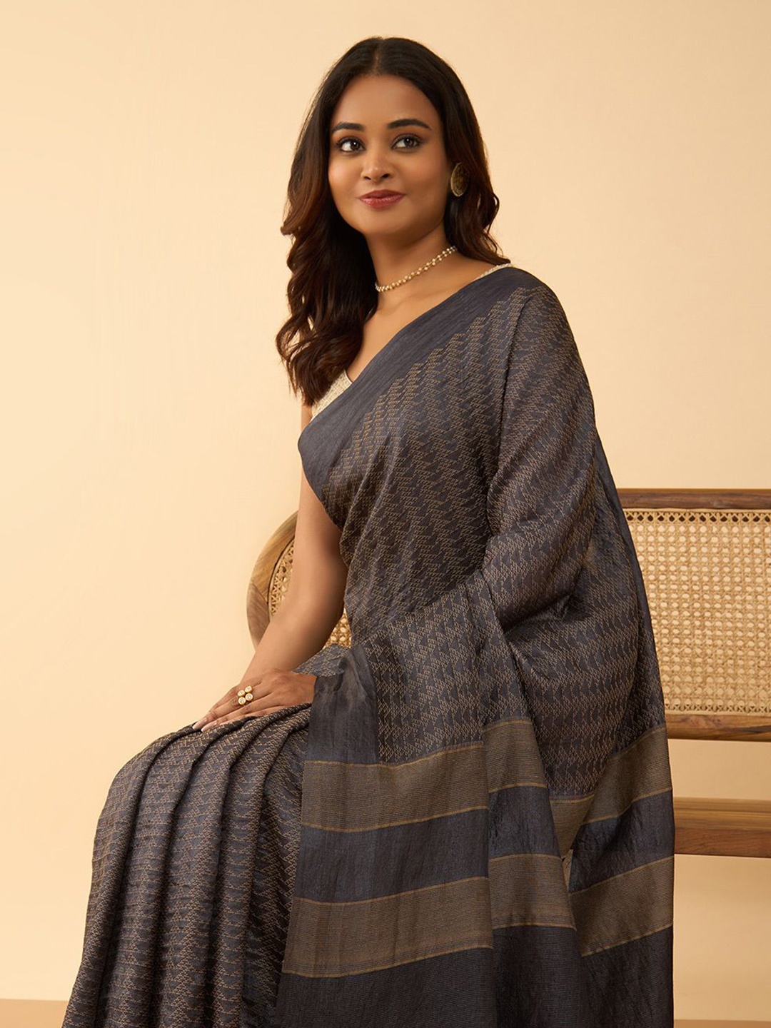 

Taneira Geometric Printed Saree, Black