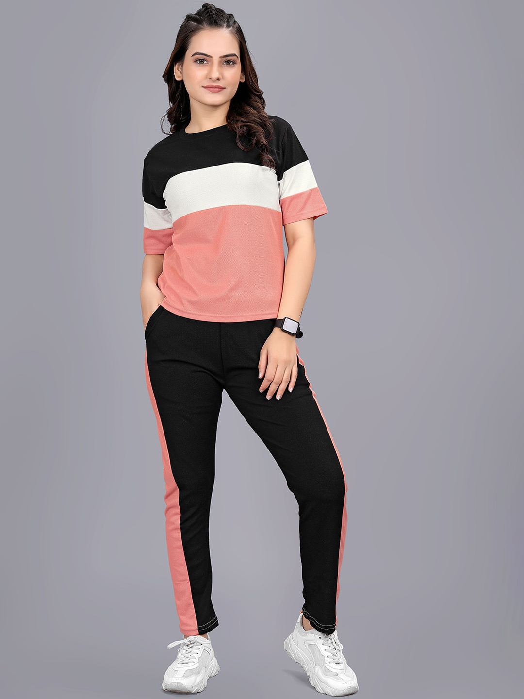 

SAKARMAA Colourblocked T-Shirt With Trousers Co-Ords, Pink
