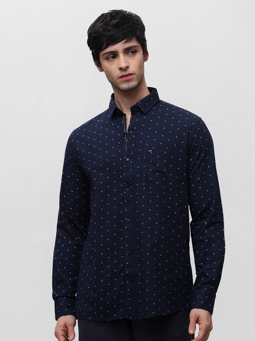 

Klub Fox Men Spread Collar Micro Ditsy Printed Cotton Slim Fit Casual Shirt, Navy blue