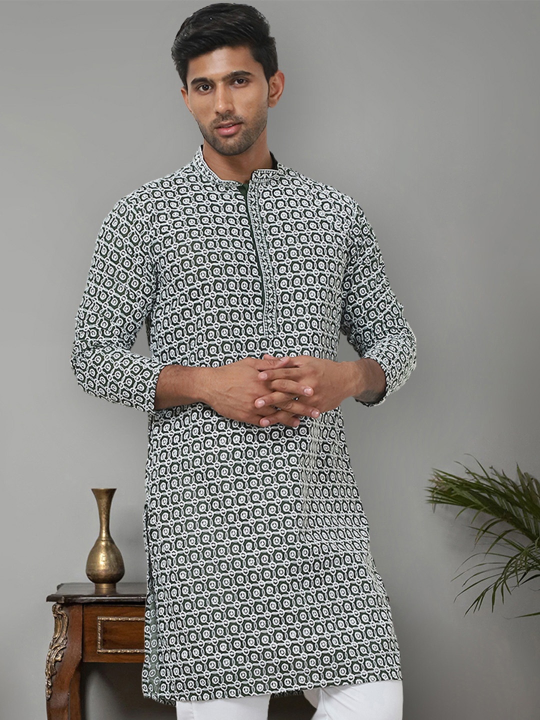 

Jompers Geometric Embroidered Pure Cotton Chikankari Kurta, Olive