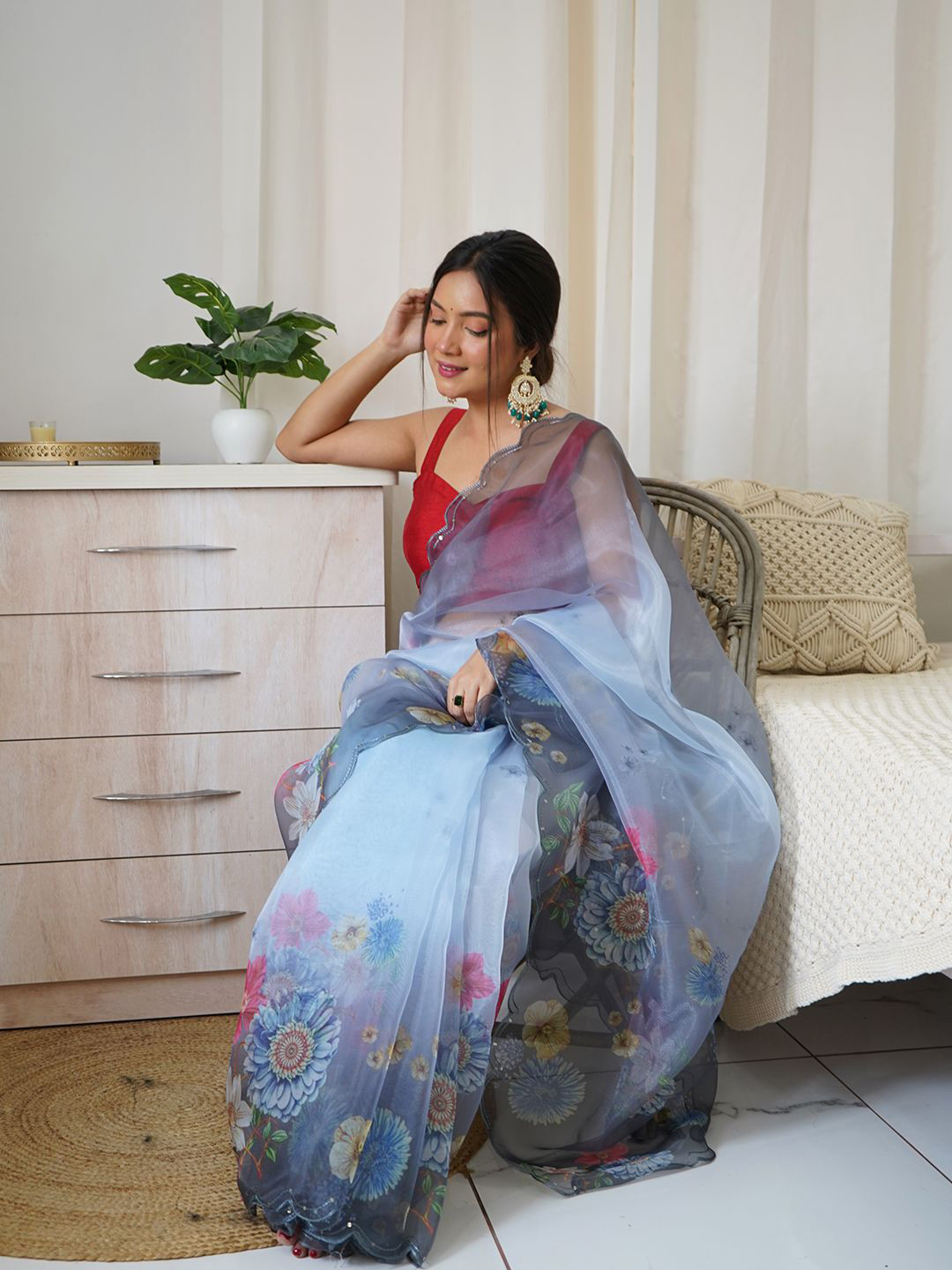 

Ishin Floral Organza Saree With Blouse Piece, Grey