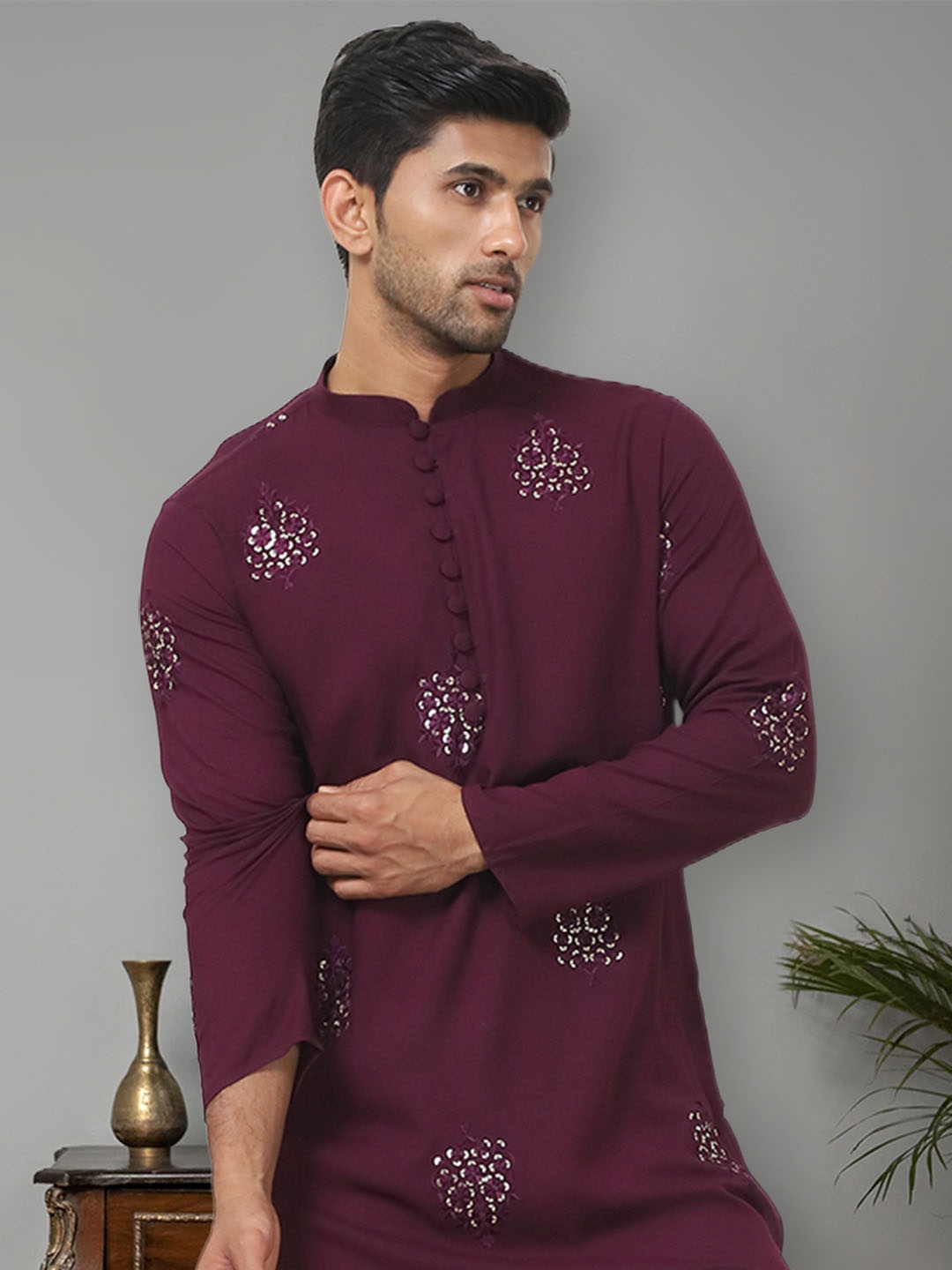 

Jompers Floral Embroidered Mandarin Collar Sequinned Straight Kurta, Purple