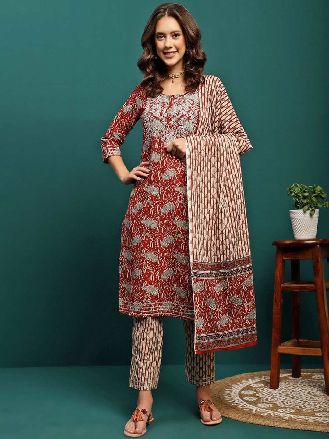 

BANDIA Floral Printed Thread Work Pure Cotton Kurta with Trousers & Dupatta, Maroon