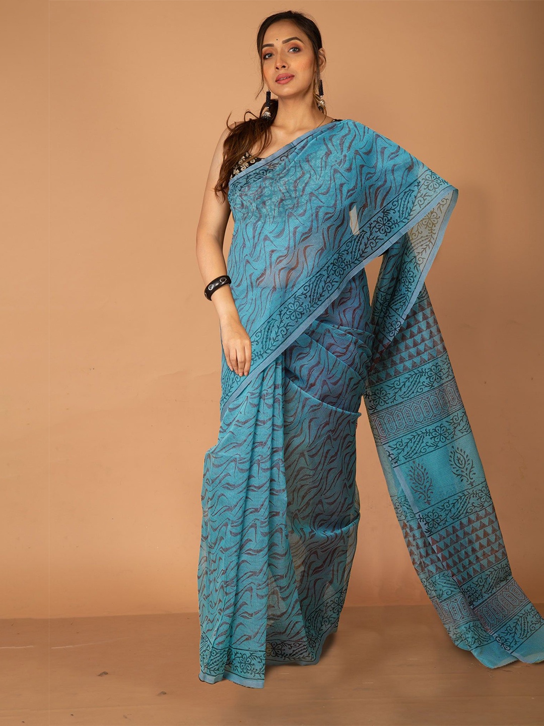 

Unnati Silks Ethnic Motifs Supernet Handloom Block Print Saree, Blue