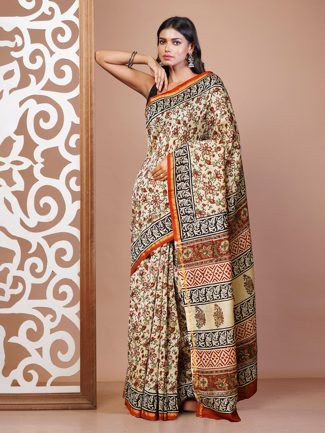 

Unnati Silks Floral Zari Handloom Chanderi Saree, Cream