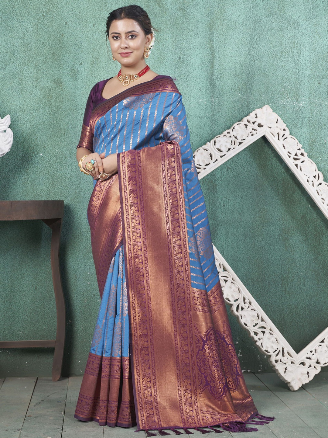 

KAYOMMI Ethnic Motifs Woven Design Zari Kanjeevaram Saree, Blue