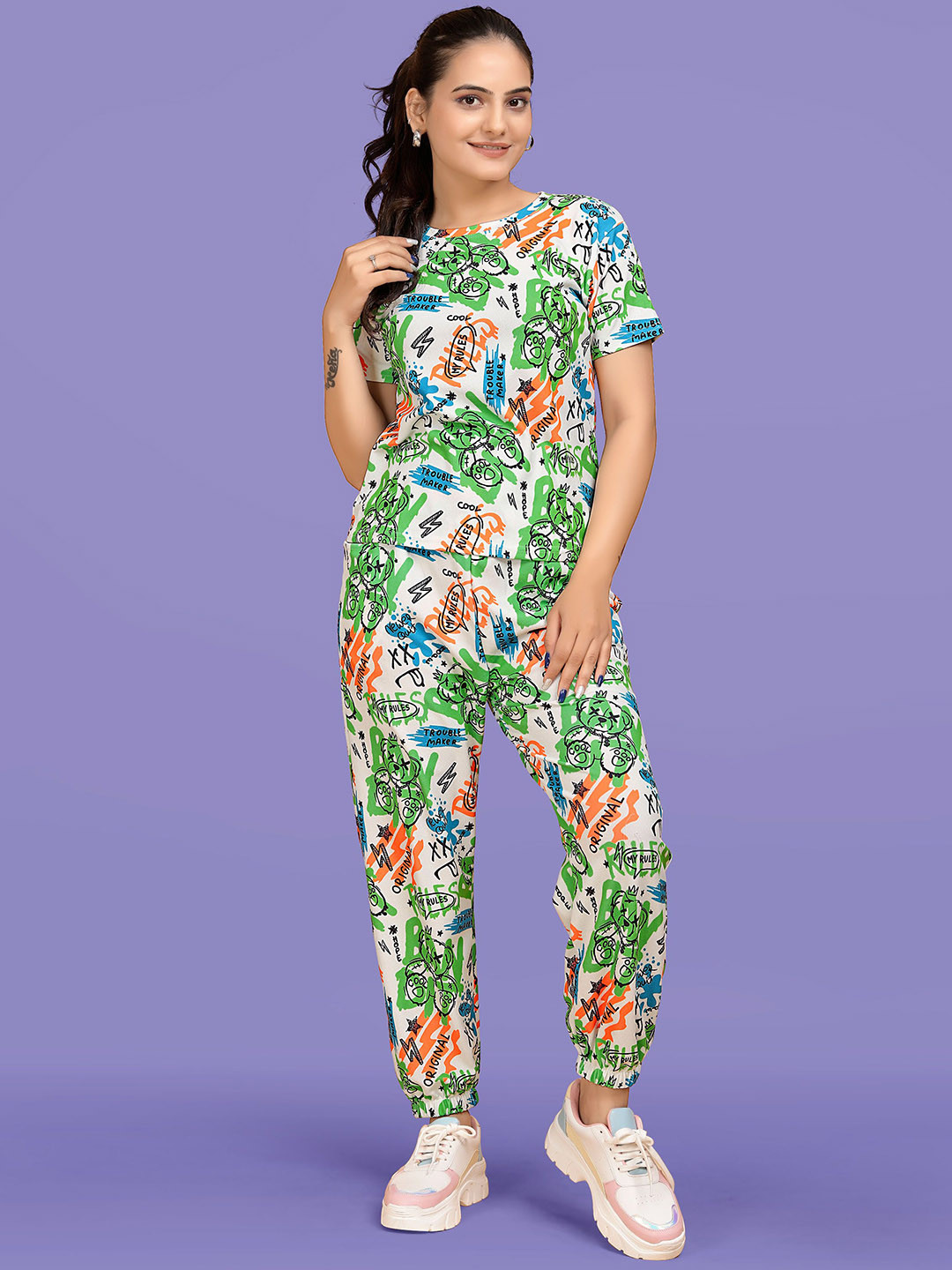 

SAKARMAA Printed T-Shirt With Joggers Co-Ords, White