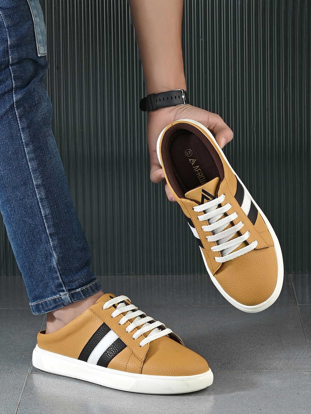 

AfroJack Men Slip-On Colourblocked Mule Sneakers, Tan
