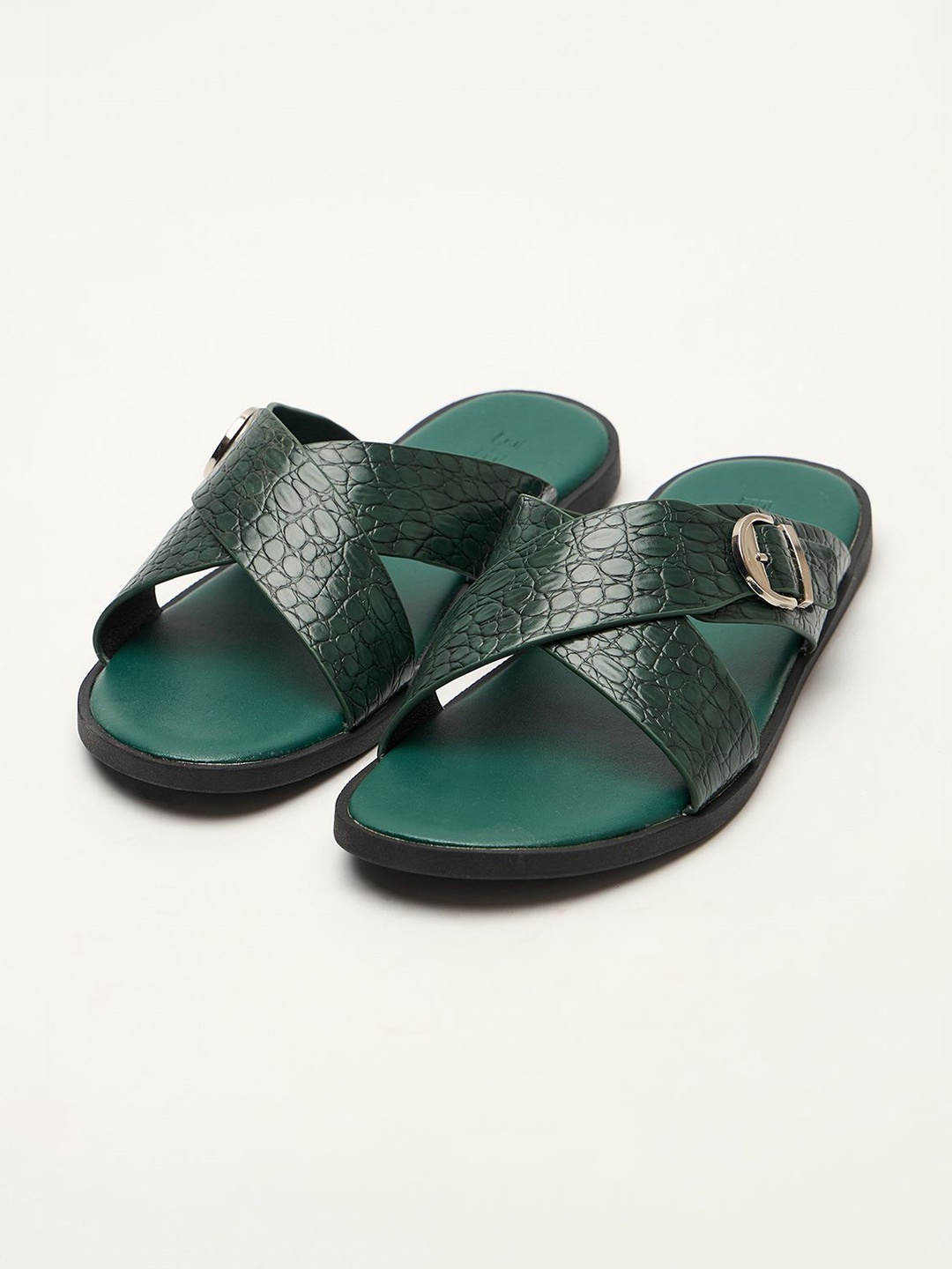 

THE BEAR HOUSE Men Solid Textured Comfort Sandals, Green