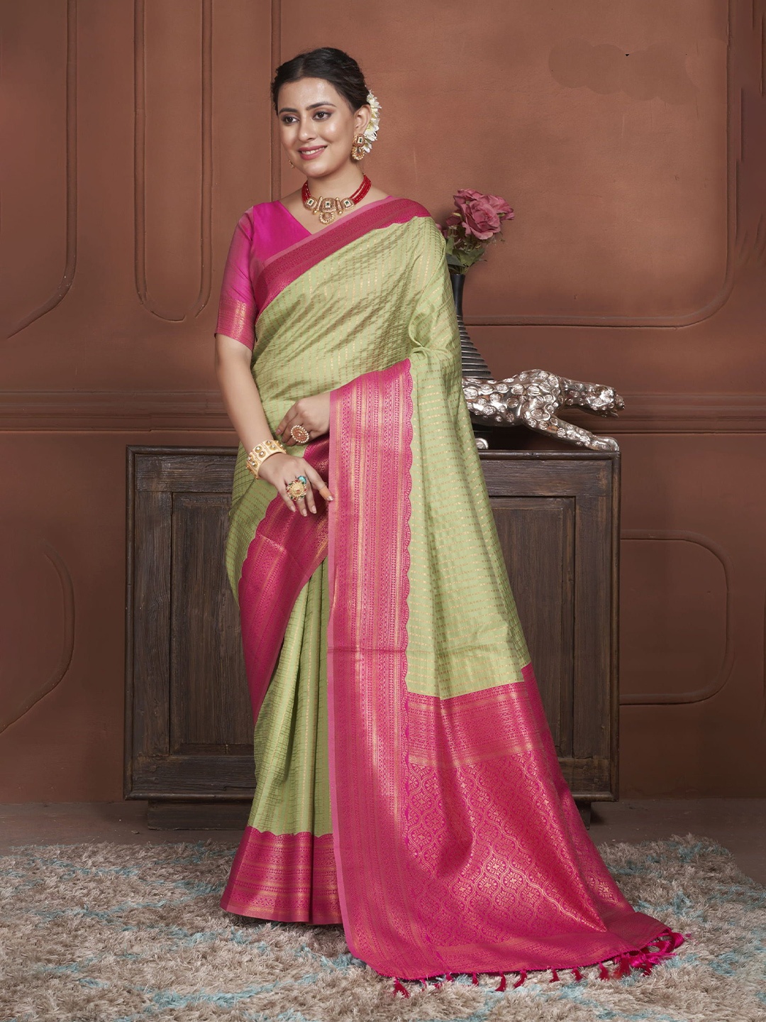 

KAYOMMI Ethnic Motifs Zari Kanjeevaram Saree, Green