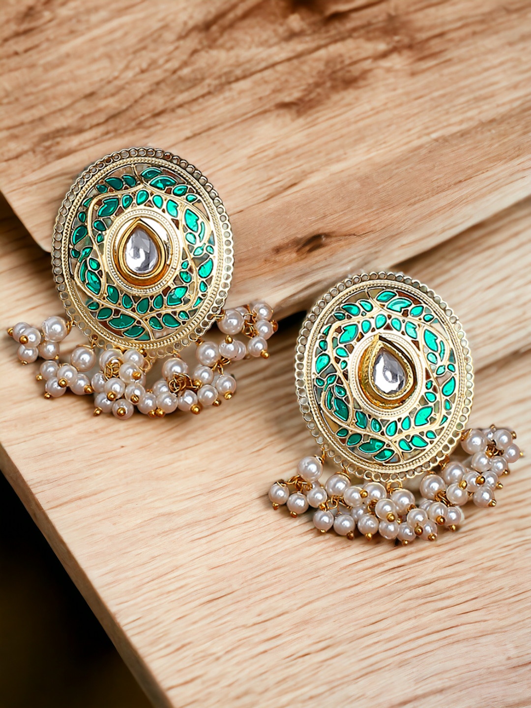 

OOMPH Kundan & Pearls Oval Studs, Green