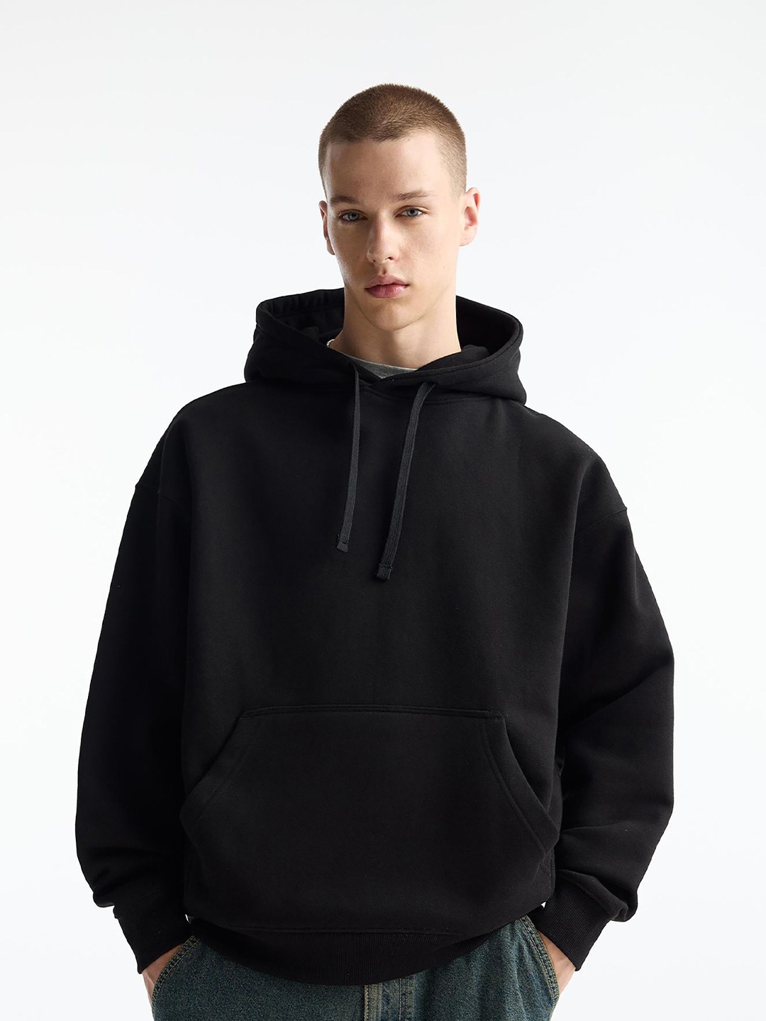 

MISCHIEF MONKEY Men Solid Hooded Pullover Sweatshirt, Black