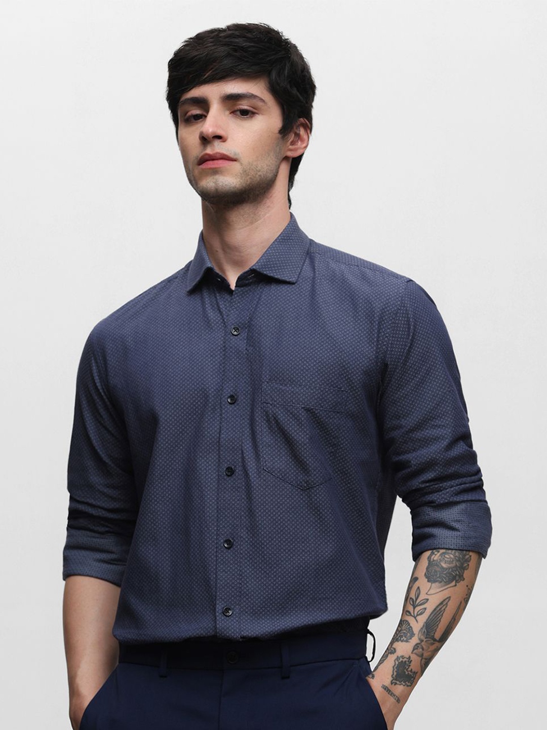 

Klub Fox Men Spread Collar Micro Ditsy Printed Cotton Casual Shirt, Navy blue
