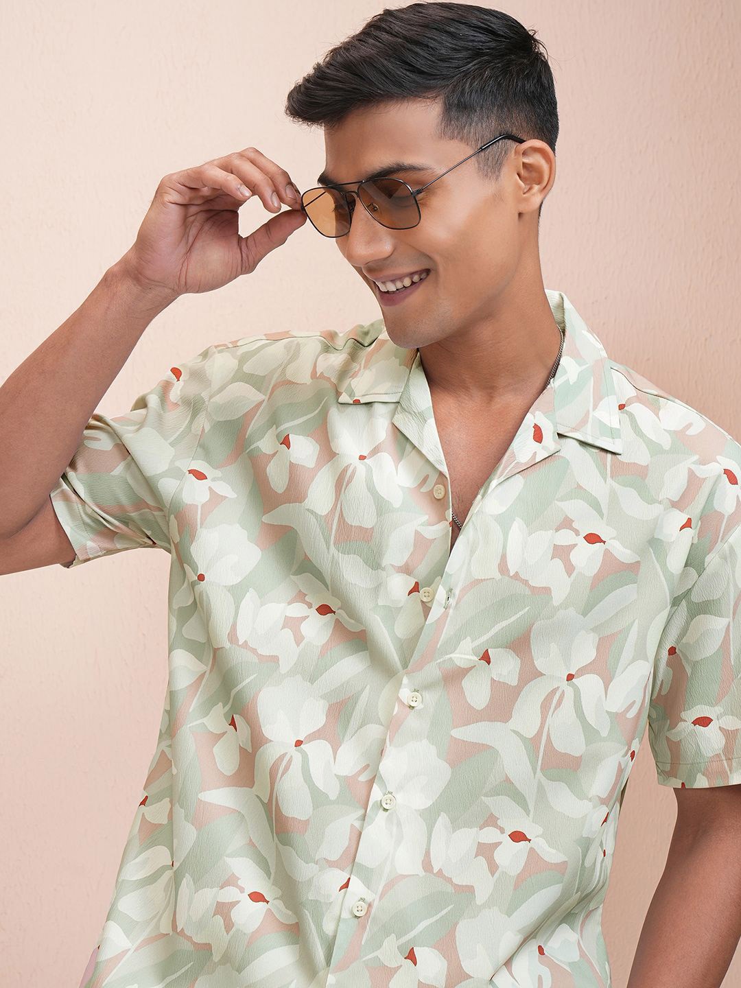 

LOCOMOTIVE Men Cuban Collar Floral Printed Relaxed Fit Casual Shirt, Green