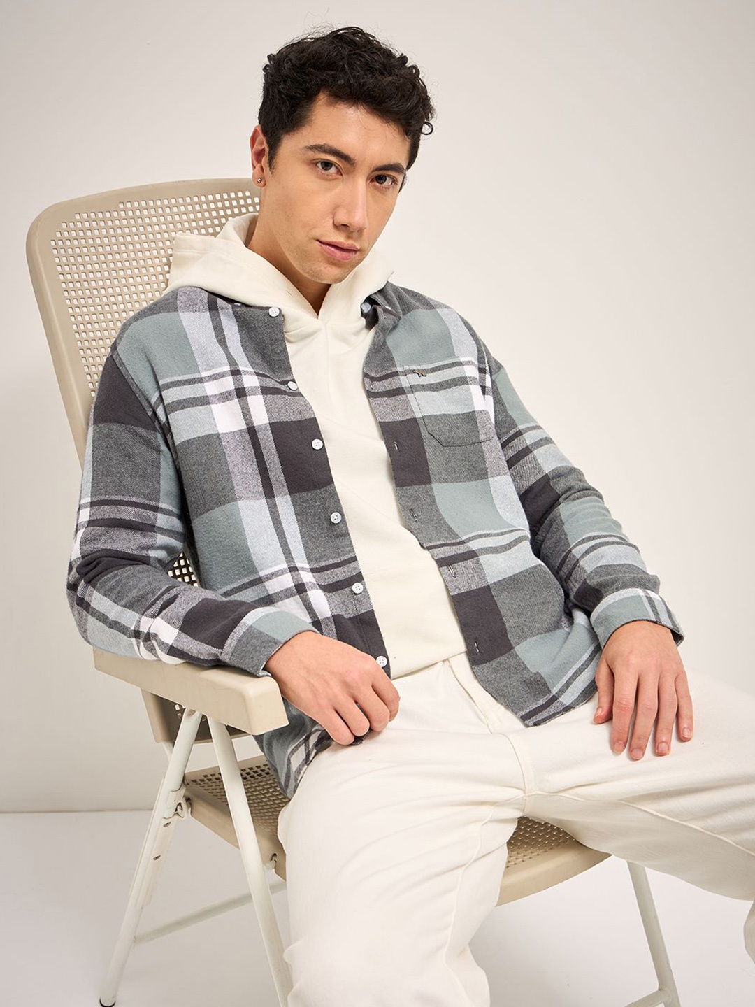 

THE BEAR HOUSE Men Button-Down Collar Checked Cotton Slim Fit Casual Shirt, Grey