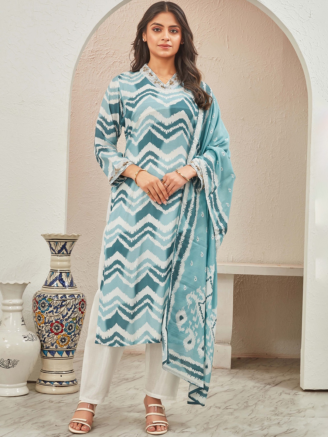 

TWINS LADY Geometric Printed Straight Kurta & Trousers With Dupatta, Sea green