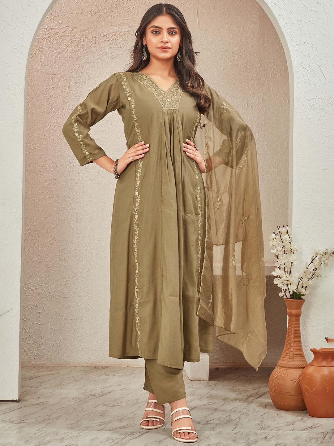

TWINS LADY Floral Embroidered A Line Kurta & Trousers With Dupatta, Green