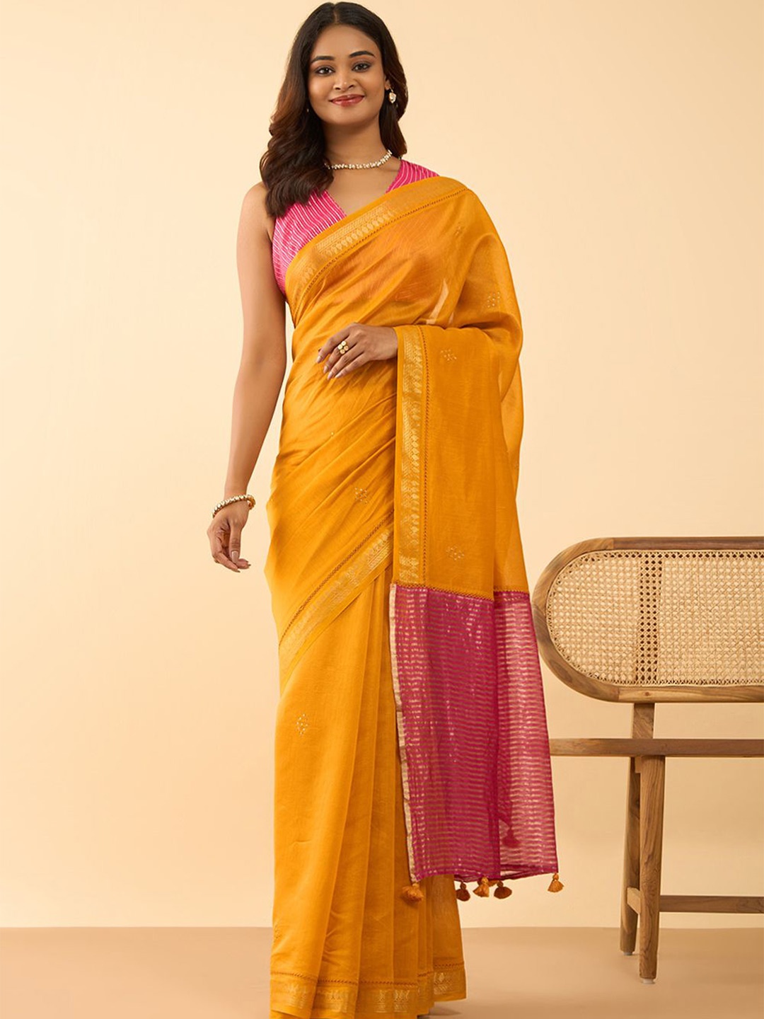 

Taneira Ethnic Motifs Zari Embroidery Saree, Yellow