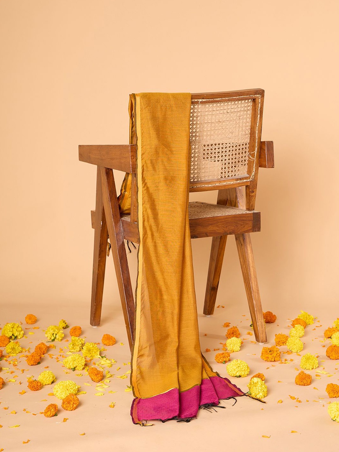 

Likha Colorblocked Tasselled Dupatta, Mustard