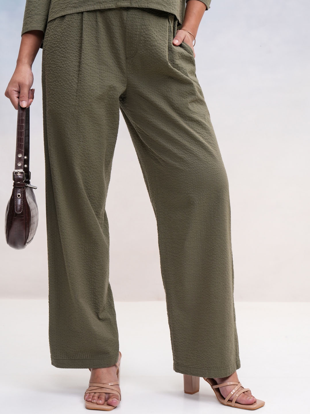 

ESPYR By Tokyo Talkies Women Solid Textured Trousers, Olive