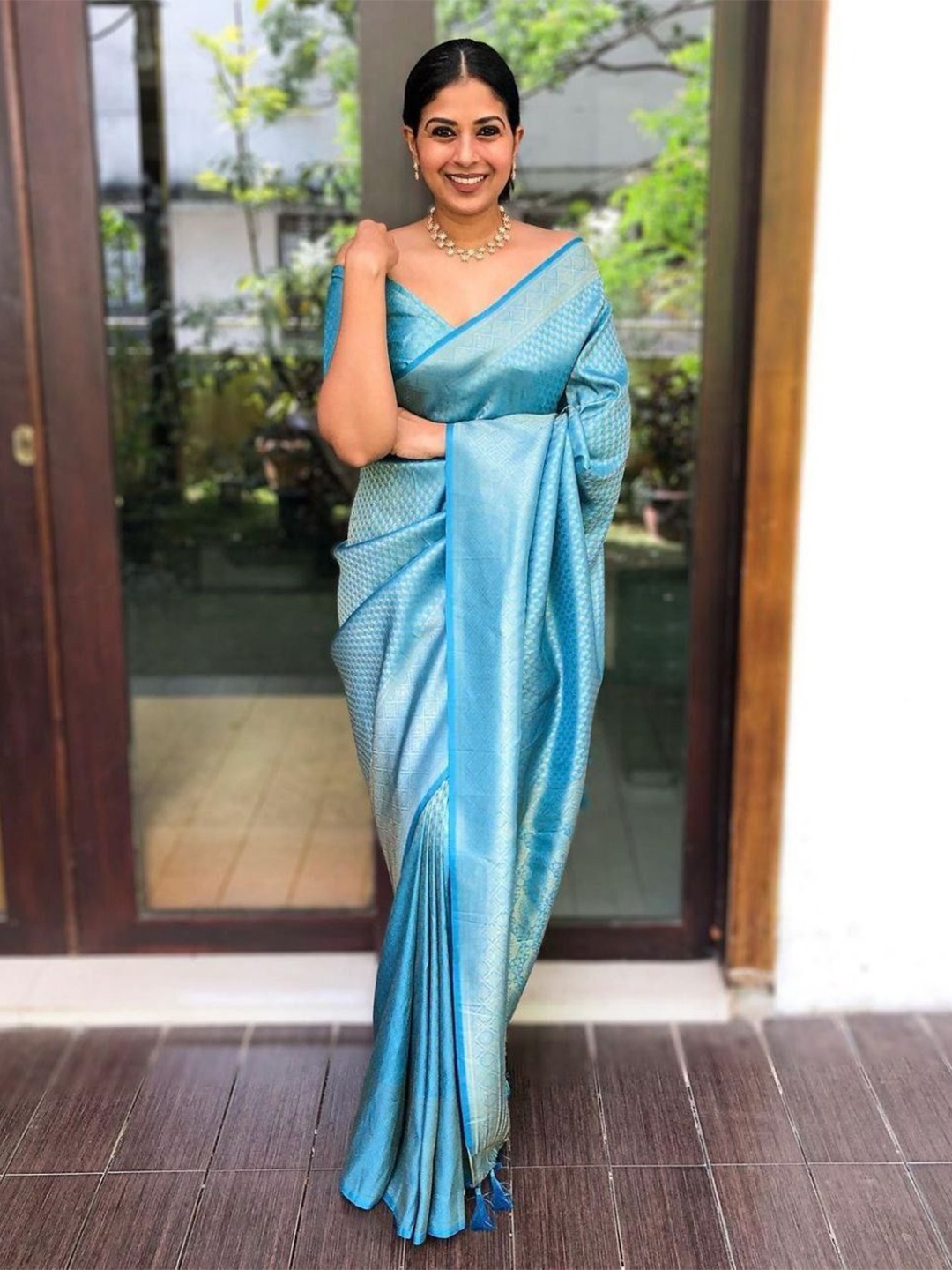 

Kriyansh Woven Design Zari Kanjeevaram Saree, Turquoise blue