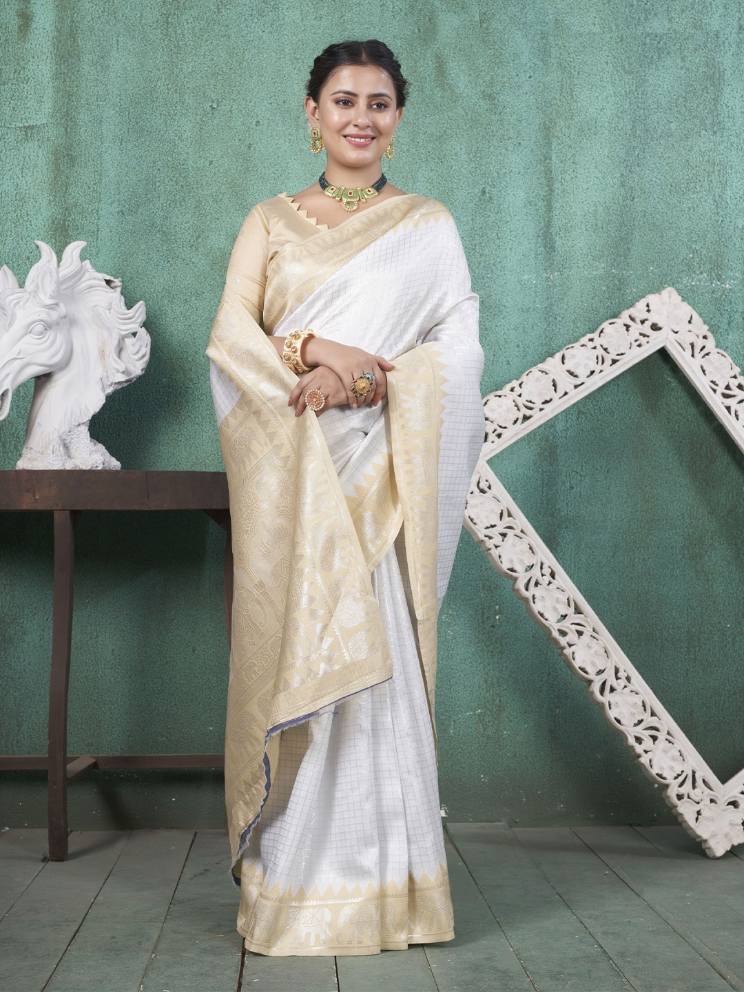 

KAYOMMI Ethnic Motifs Woven Design Zari Kanjeevaram Saree, Cream