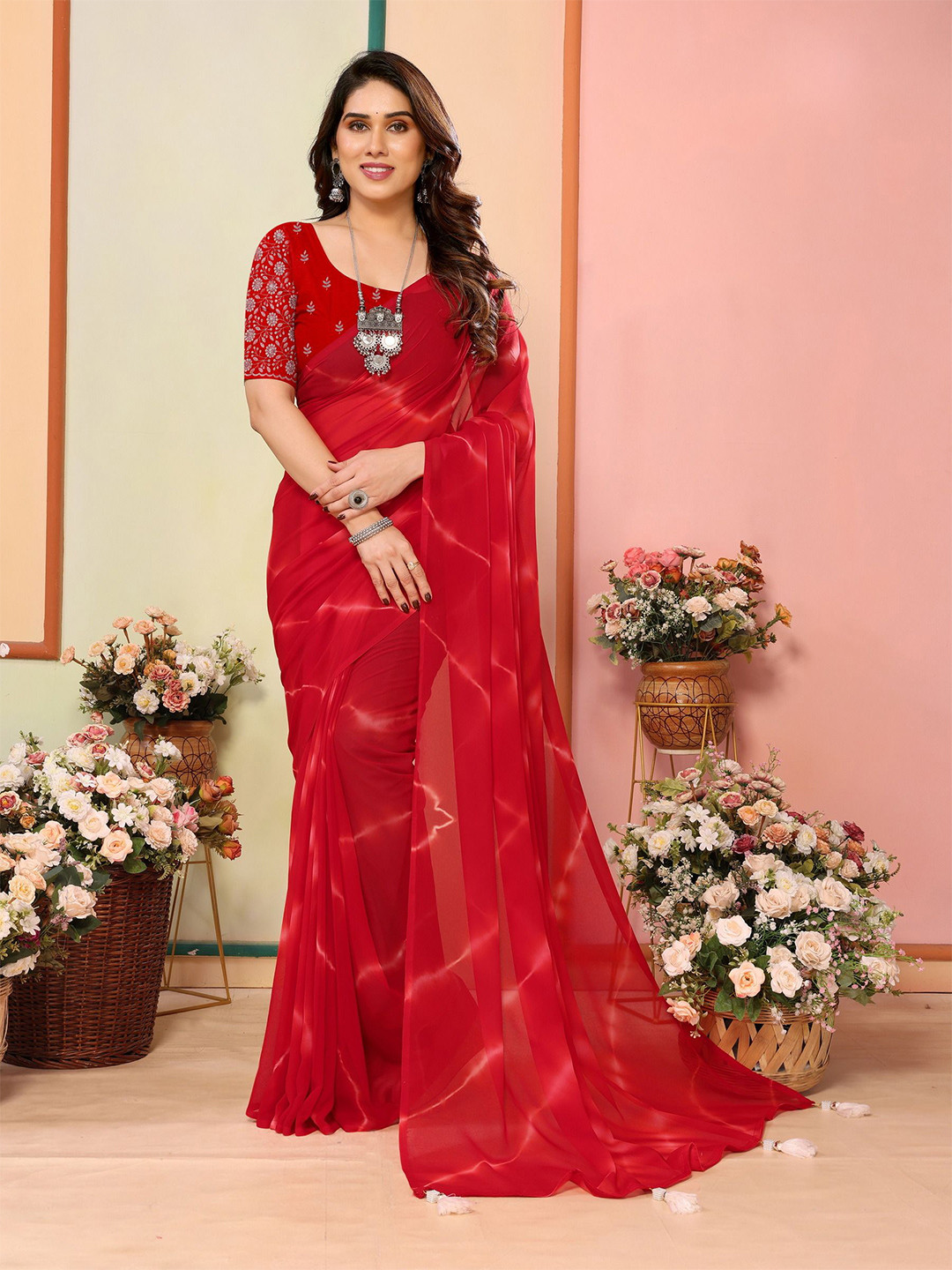 

sareyavella Printed Pure Georgette Leheriya Saree, Red