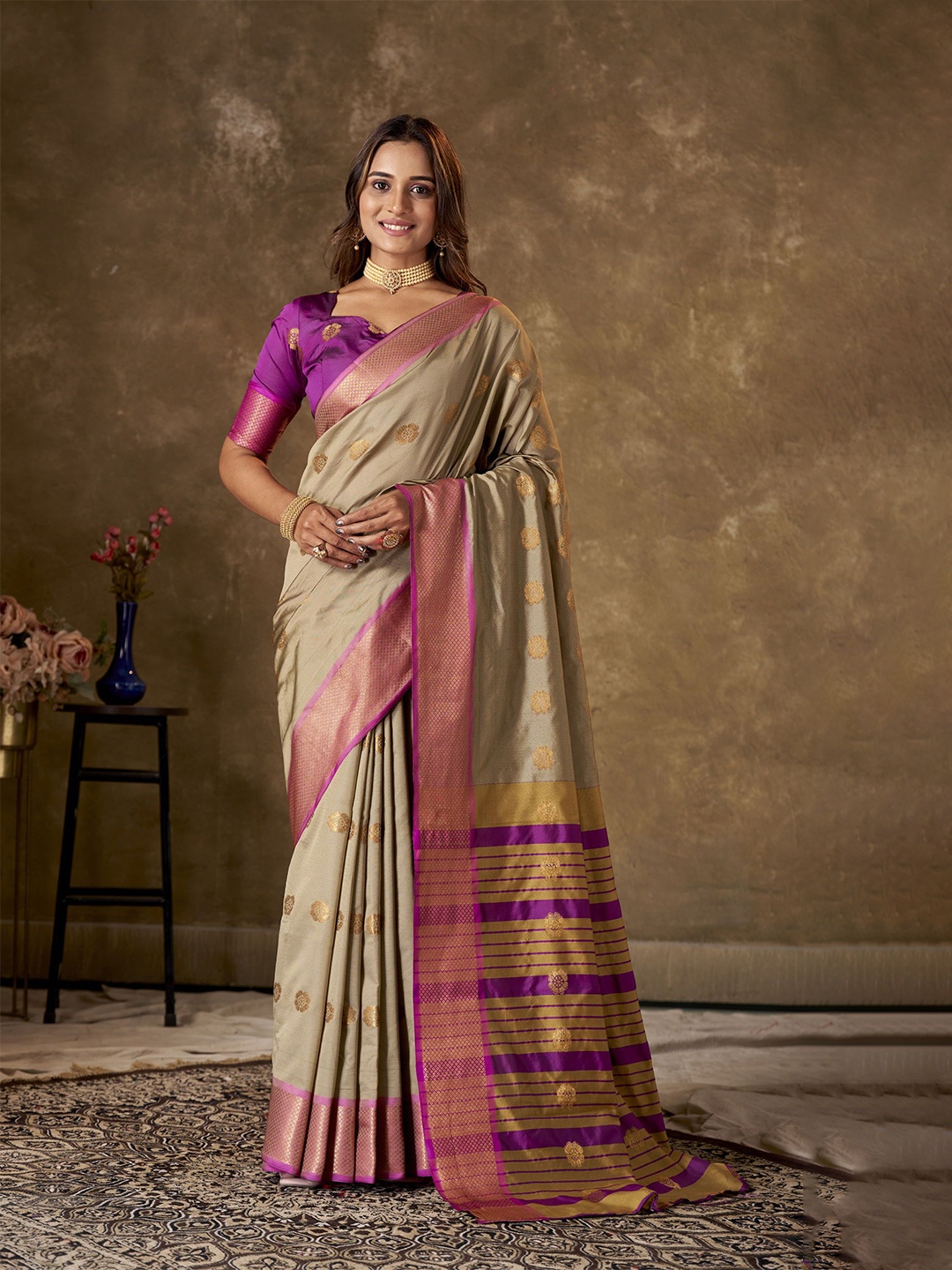 

KAYOMMI Woven Design Pure Cotton Banarasi Saree, Grey