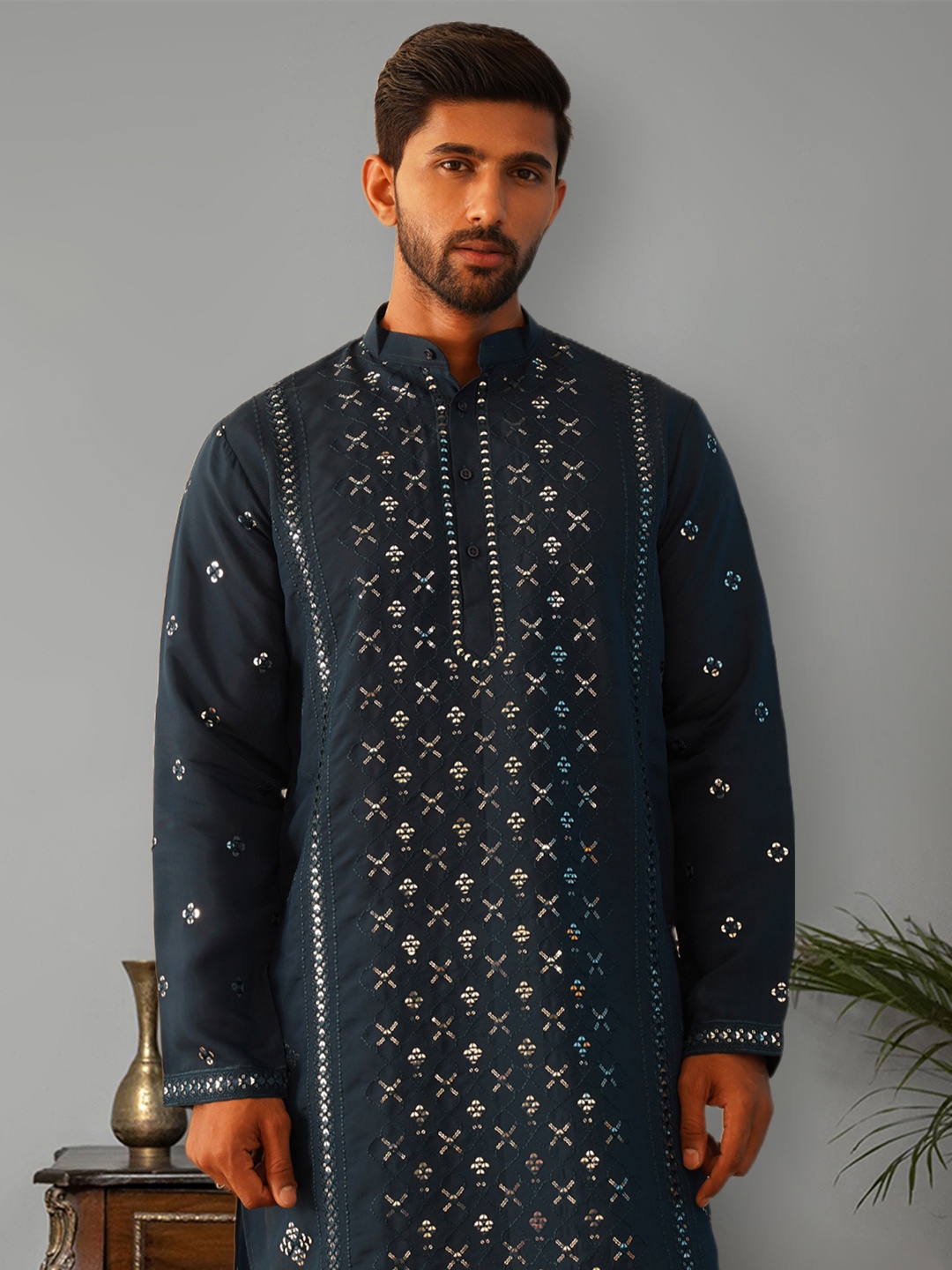 

Jompers Geometric Embroidered Mandarin Collar Regular Sequinned Straight Kurta, Blue