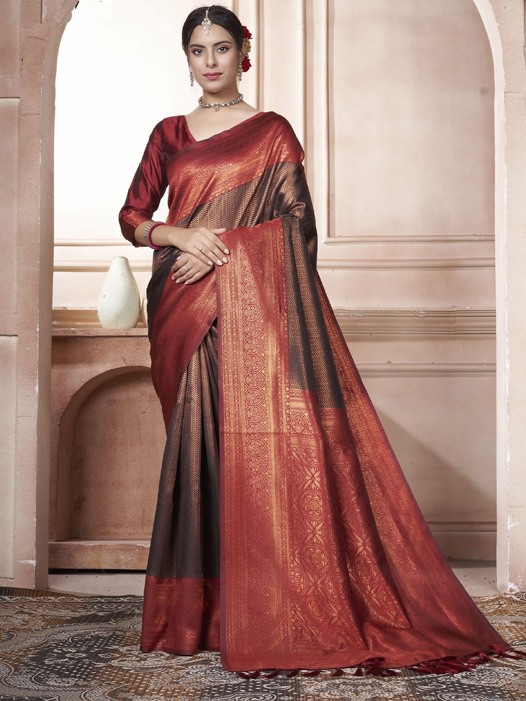 

KAYOMMI Ethnic Motifs Zari Kanjeevaram Saree, Brown