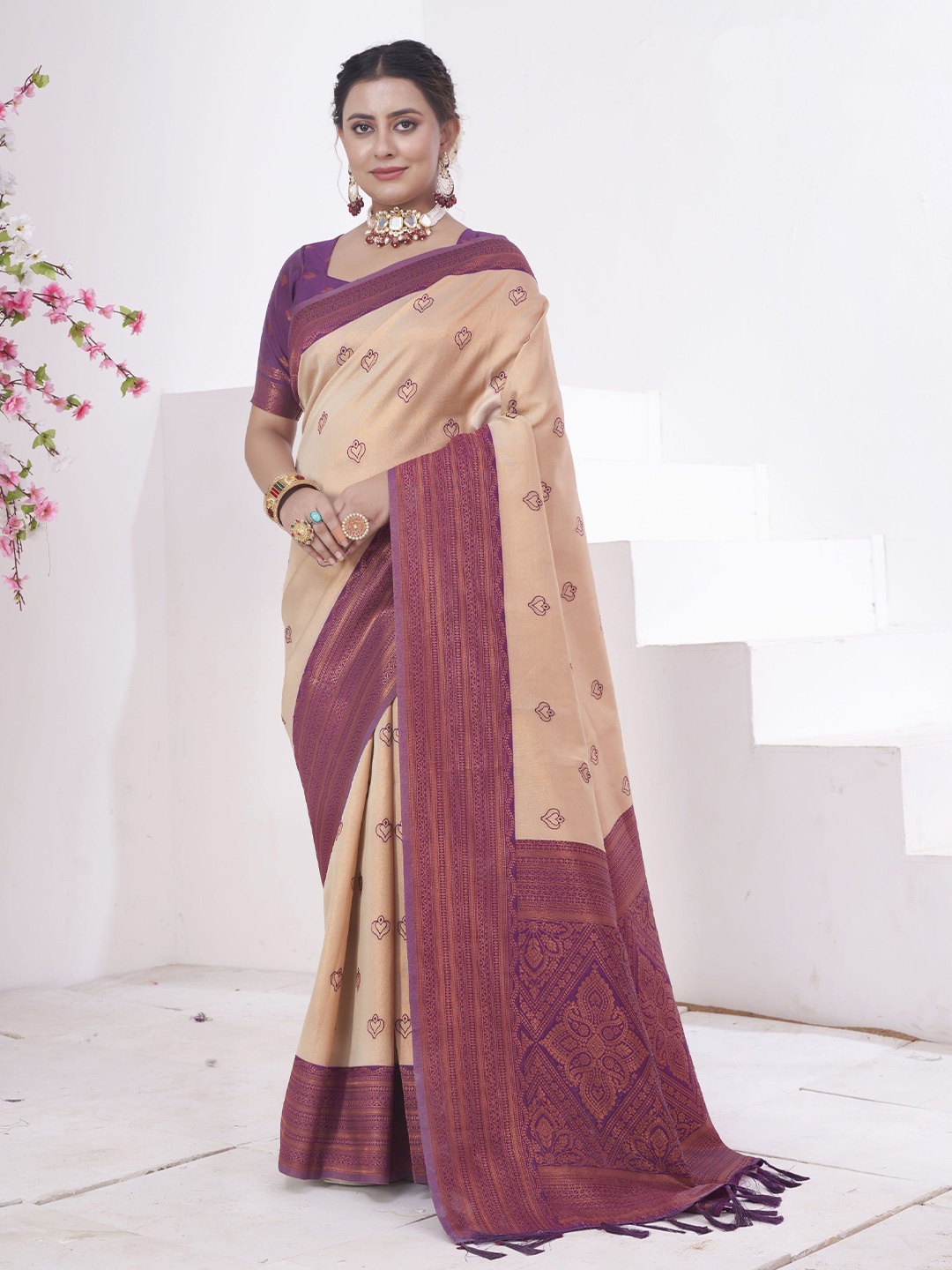

KAYOMMI Ethnic Motifs Zari Kanjeevaram Saree, Cream