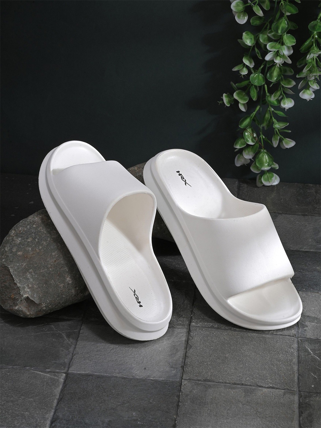 

HRX by Hrithik Roshan Men Solid Rubber Sliders, Off white