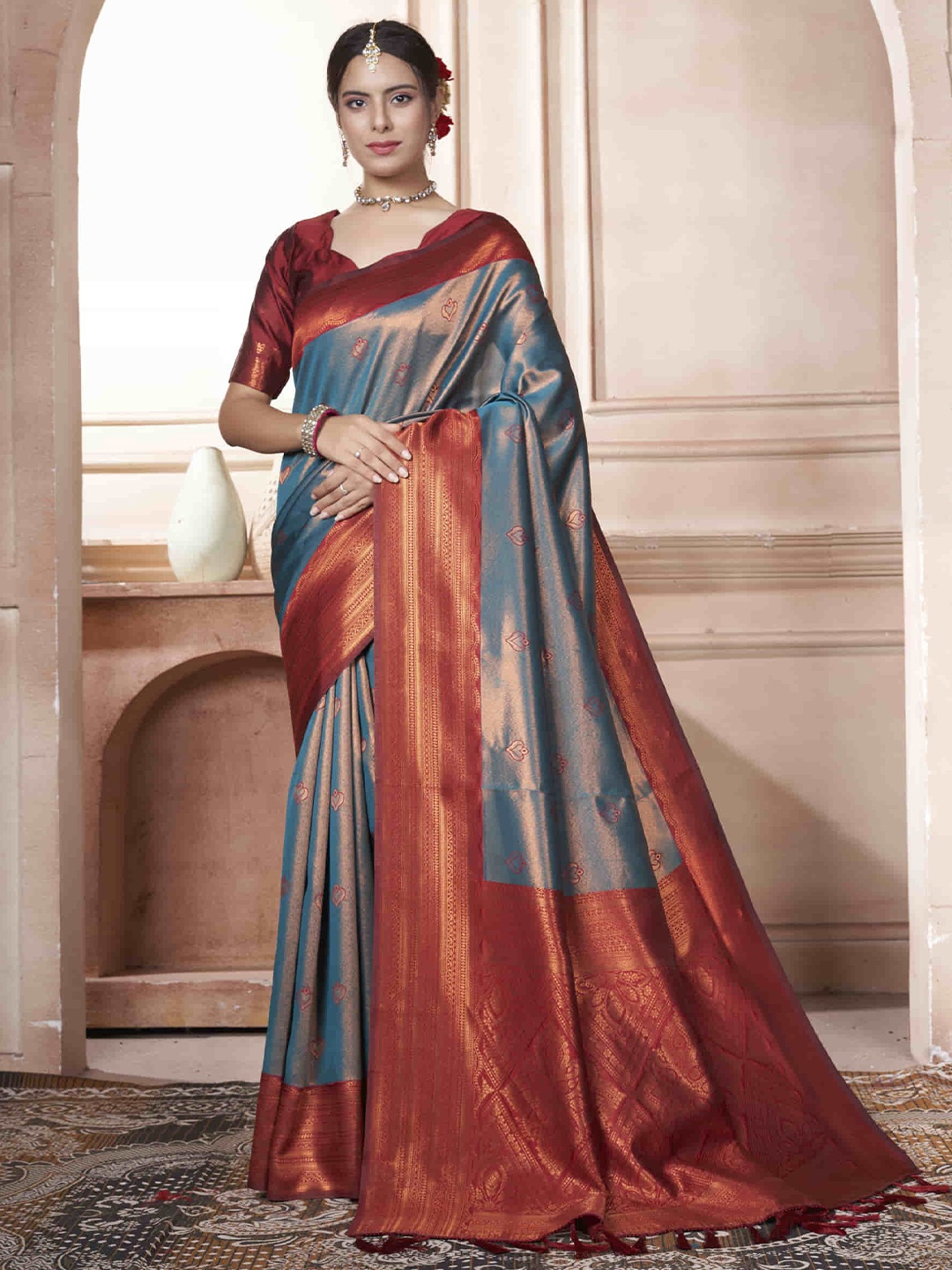 

KAYOMMI Ethnic Motifs Woven Design Zari Kanjeevaram Saree, Blue