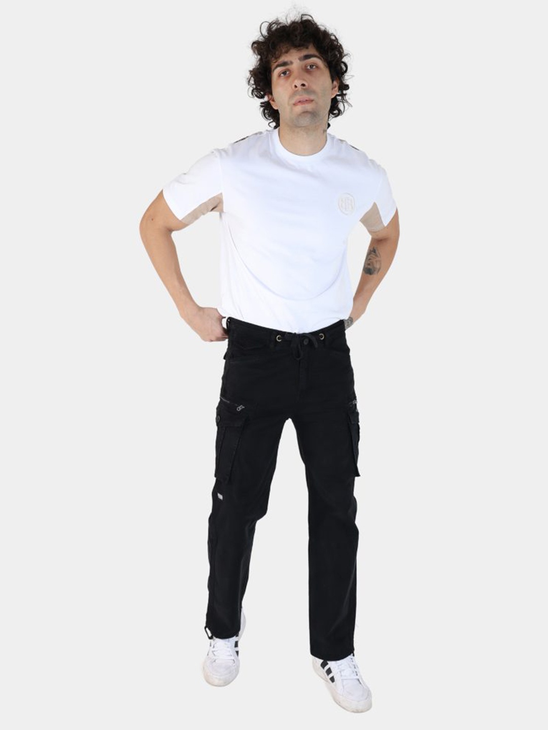 

BOTABOCHI Men Relaxed High-Rise Easy Wash Cargos Trousers, Black