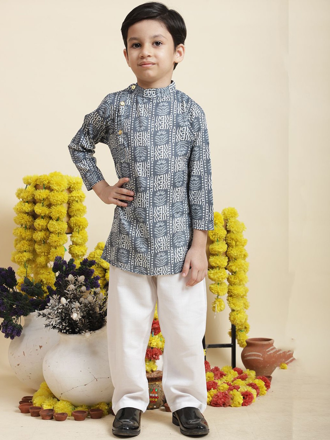 

Cutiekins Boys Ethnic Motifs Printed Mandarin Collar Straight Kurta With Pyjamas, Grey