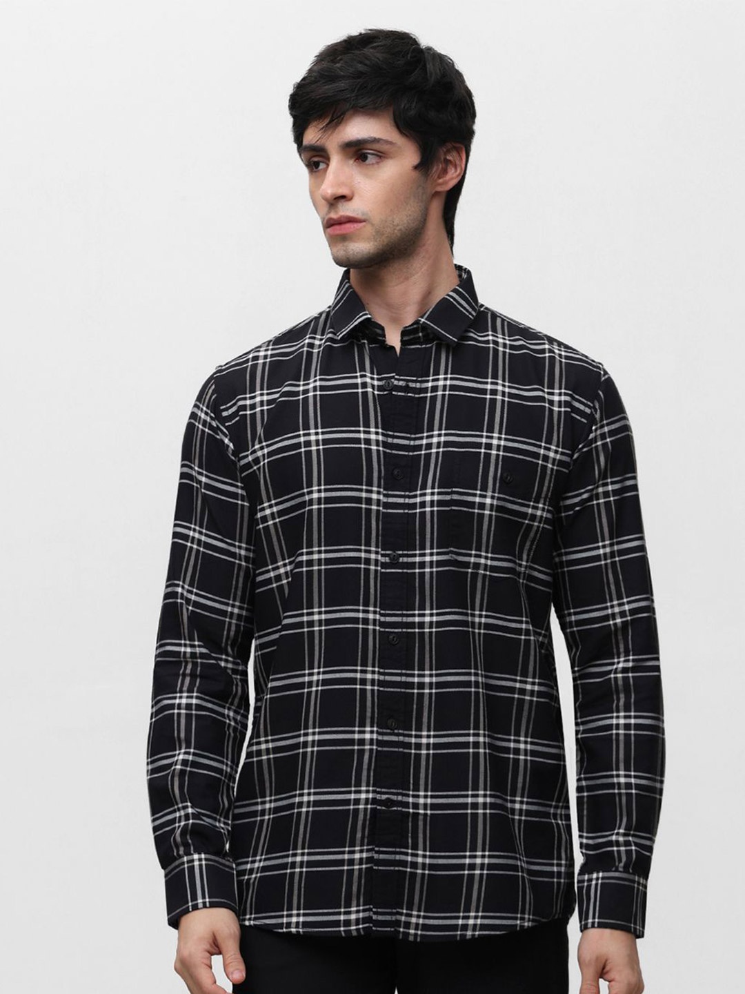 

Klub Fox Men Spread Collar Tartan Checked Cotton Slim Fit Casual Shirt, Black