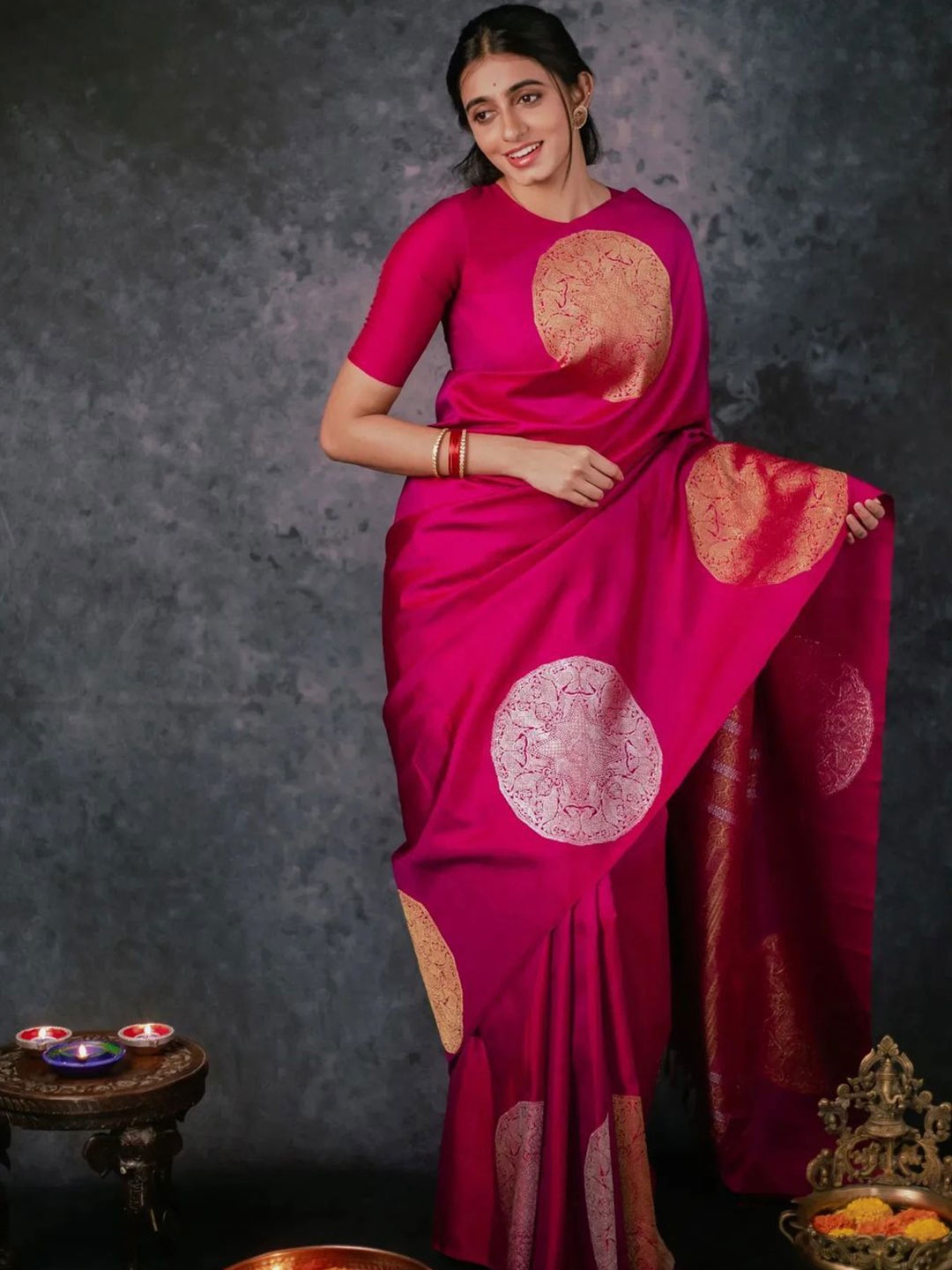 

Kriyansh Ethnic Motifs Zari Kanjeevaram Saree, Pink