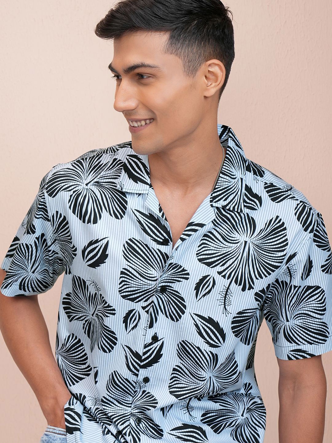 

LOCOMOTIVE Men Cuban Collar Floral Printed Slim Fit Casual Shirt, Black