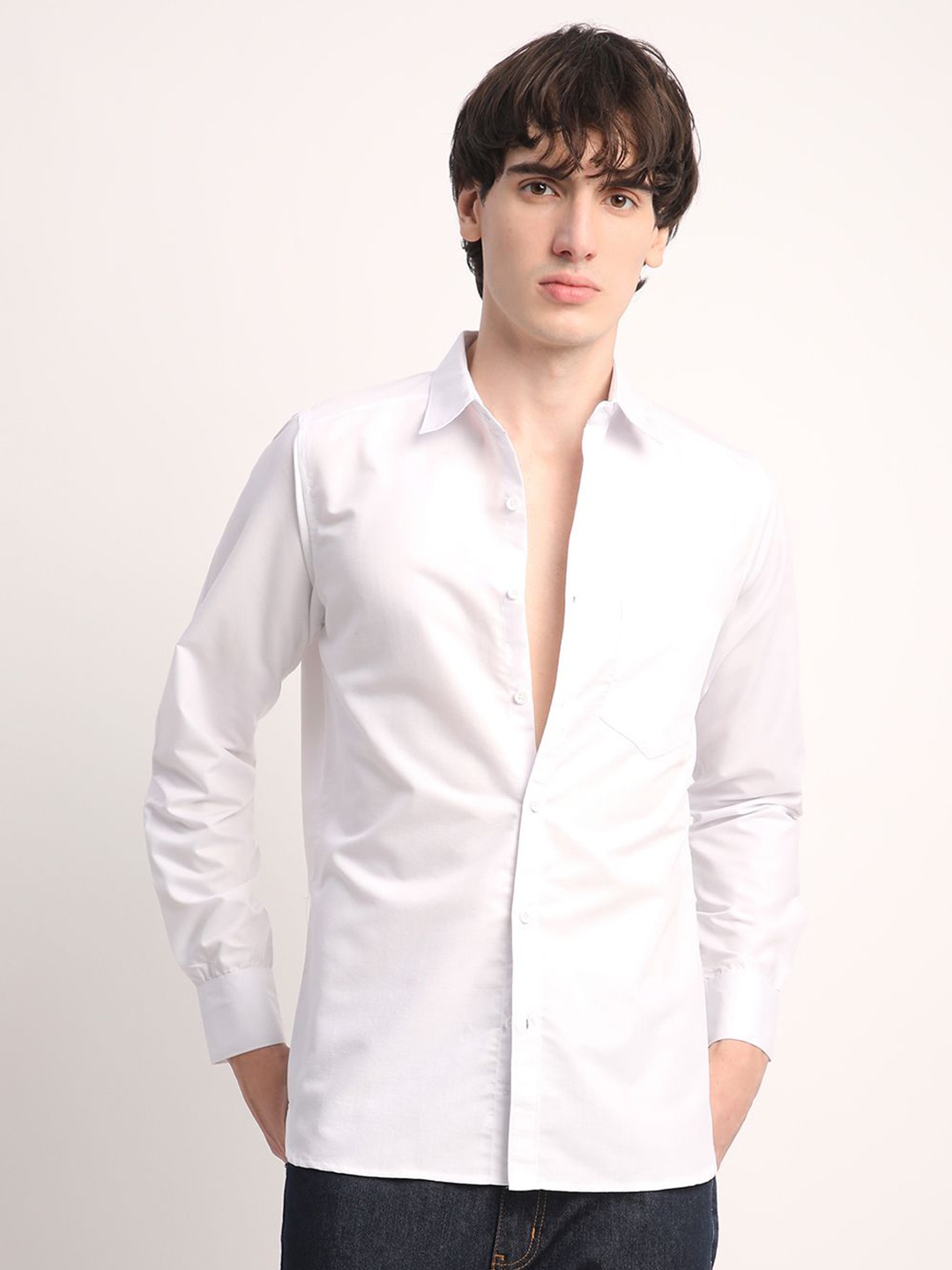 

Voroxy Men Smart Spread Collar Solid Cotton Casual Shirt, White
