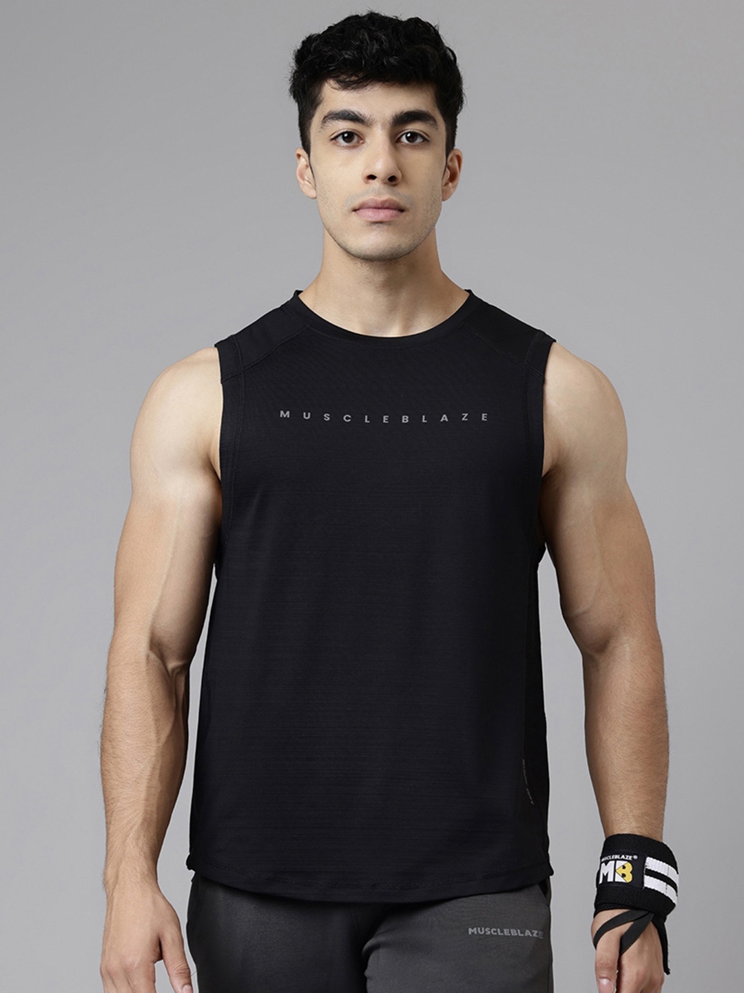 

MuscleBlaze Men Sports T-shirt, Black