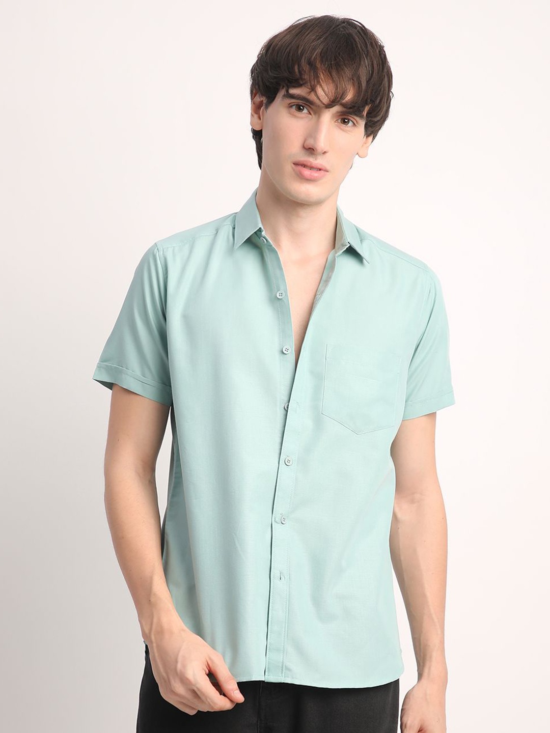 

Voroxy Men New Spread Collar Solid Cotton Casual Shirt, Green