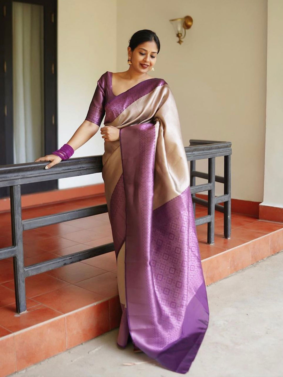

Kriyansh Woven Design Zari Banarasi Saree, Cream