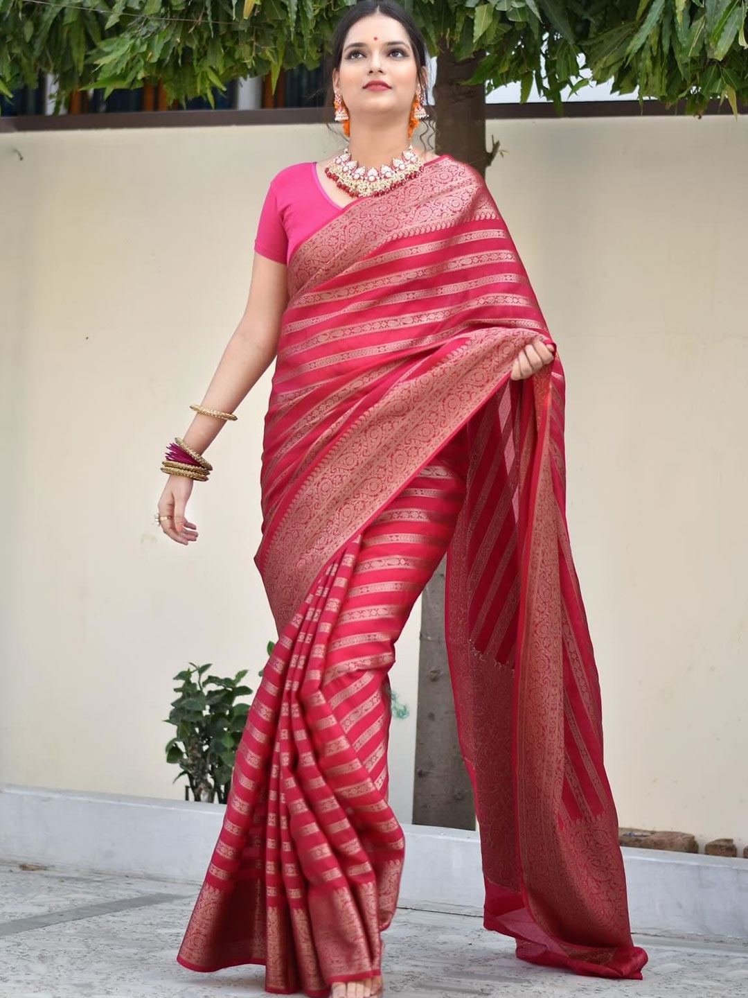 

Kriyansh Woven Design Zari Art Silk Traditional Kanjeevaram Saree, Pink