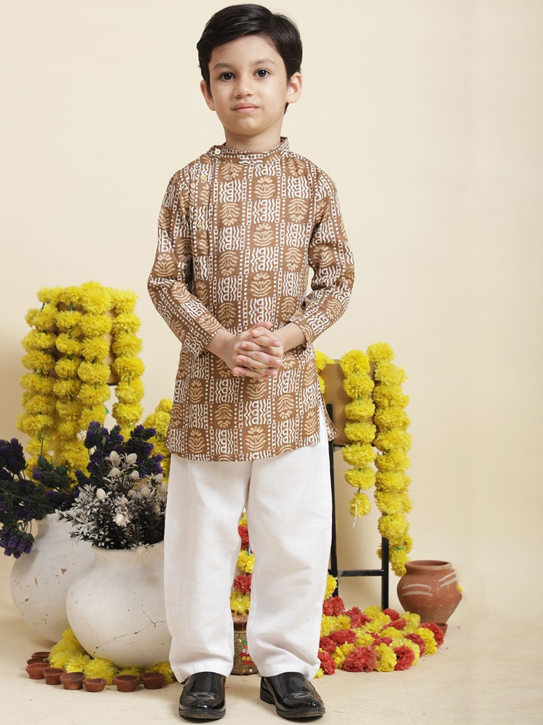 

Cutiekins Boys Ethnic Motifs Printed Mandarin Collar Straight Kurta With Pyjamas, Brown