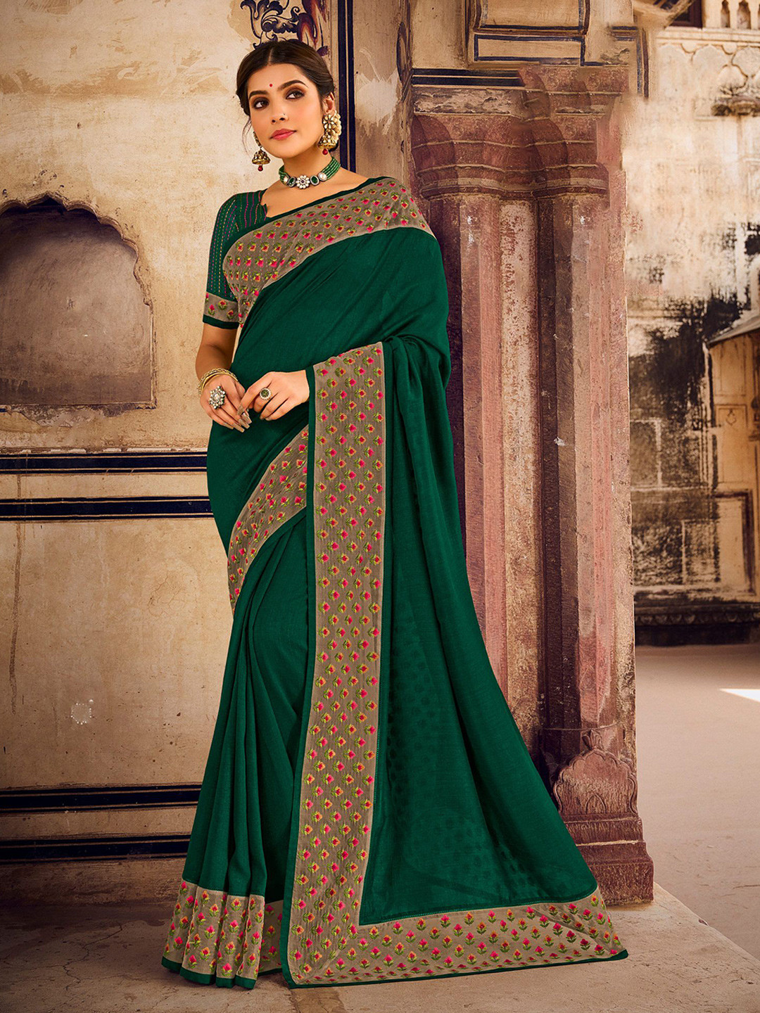 

Laxmipati Women Embroidered Saree With Blouse Piece, Green