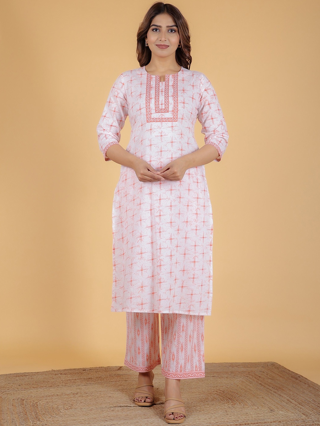 

Aramya Geometric Printed Round Neck Cotton Straight Kurta, Orange