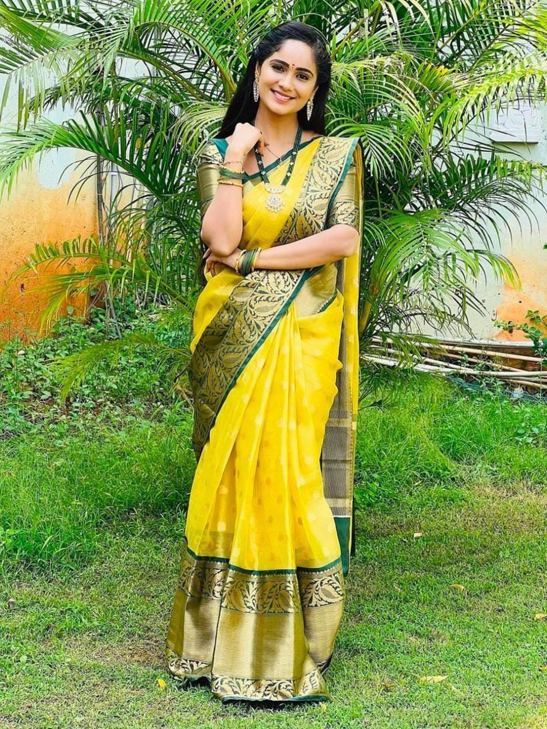 

Kriyansh Floral Zari Kanjeevaram Saree, Yellow