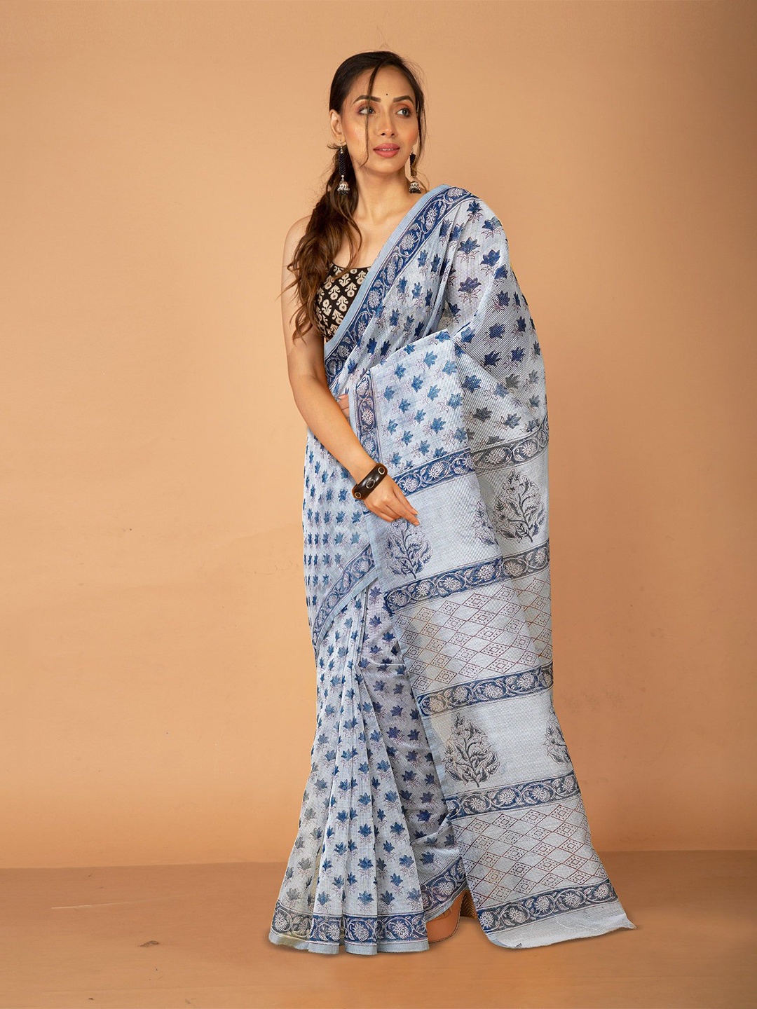 

Unnati Silks Ethnic Motifs Supernet Handloom Block Print Saree, Grey