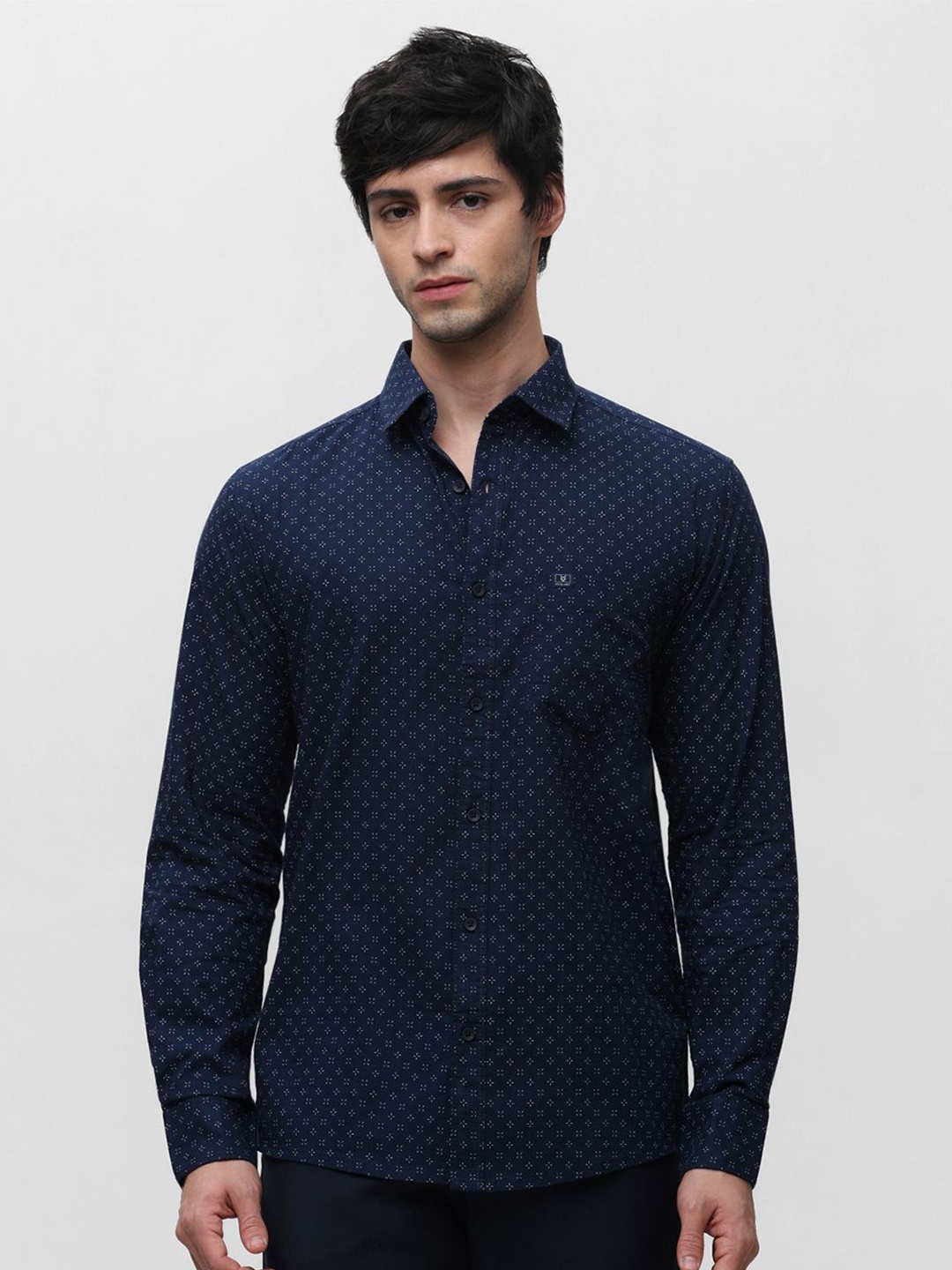 

Klub Fox Men Spread Collar Micro Ditsy Printed Cotton Slim Fit Casual Shirt, Navy blue