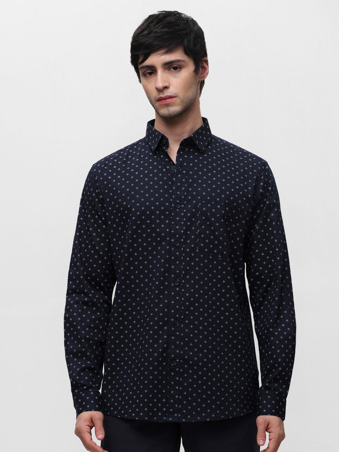 

Klub Fox Men Spread Collar Micro Ditsy Printed Cotton Slim Fit Casual Shirt, Navy blue